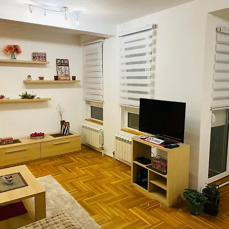 Apartman Jolly - *